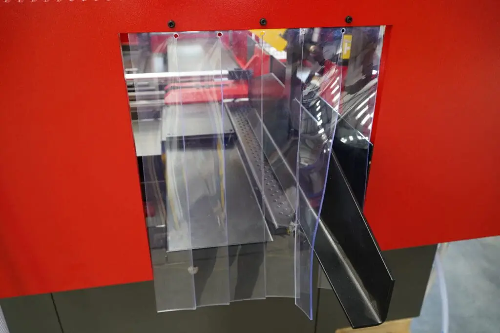 The Bianco DS CNC range offers automatic bow swing in addition to the automatic material feeding system.