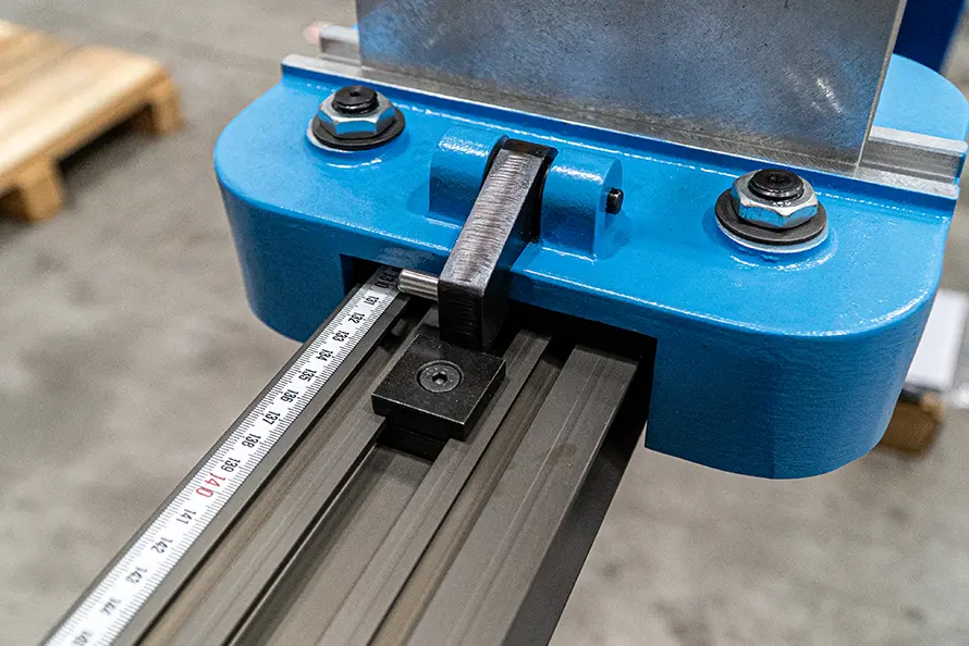 UNI 70 3 Metre Moving Arm Chuck Adjustable Back Stops