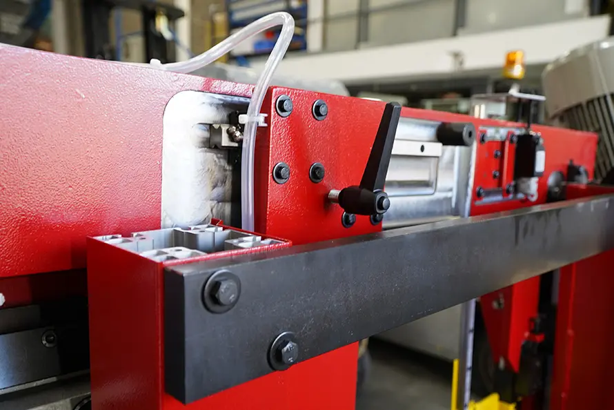 Blade Guide on Linear Rail 1