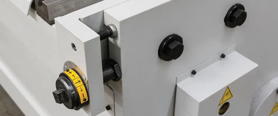 Blade Gap Adjustment