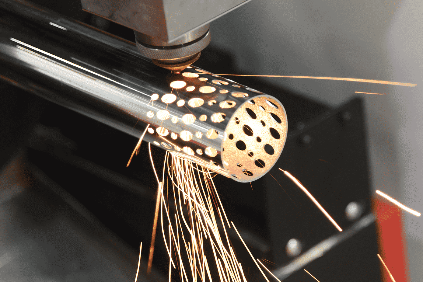 The-RVD-Smart-Fibrer-TF-Tube-Laser-A-Cut-Above-The-Rest Detail of the Laser Head Cutting Tube