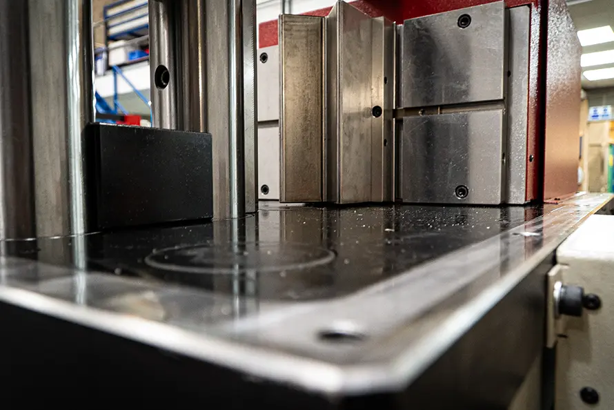 HBM 100 300 NC Close Up of Tooling Bed Height Level