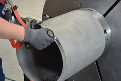 It allows external beveling of pipes with a diameter of at least 100 mm
