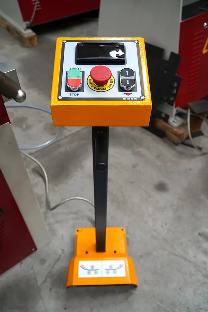 PSR H Mobile Control Pedestal with DRO