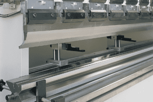 Image showing the top and bottom tooling, backgauge and arms on a pressbrake