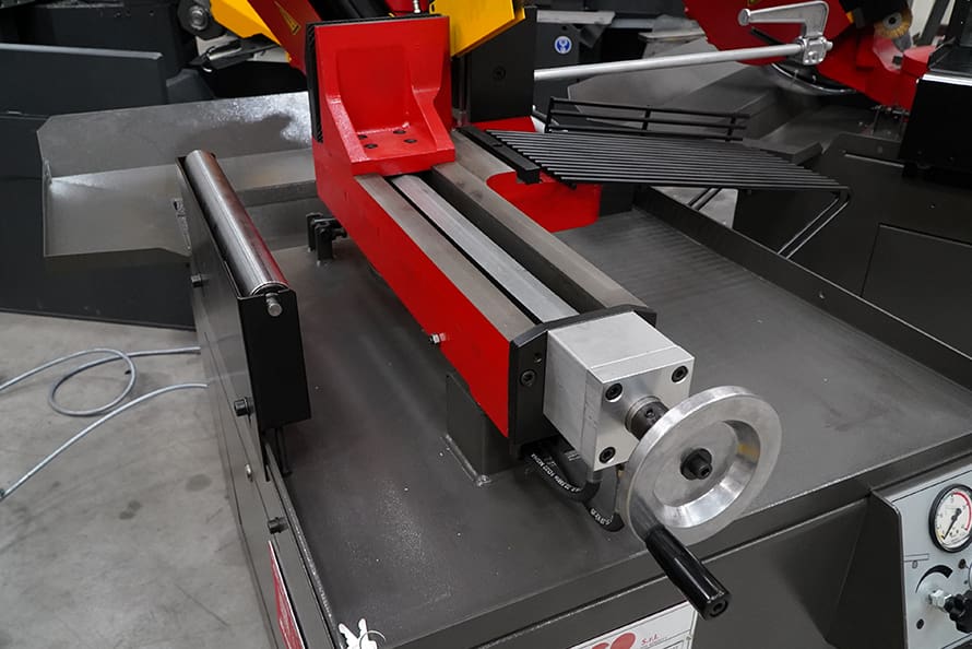 Bianco SAE Semi-Automatic Single Mitre Bandsaw 415v image 5